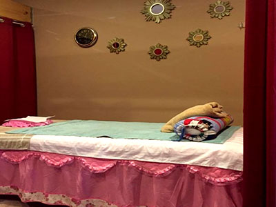  Ding Shi massage therapy room